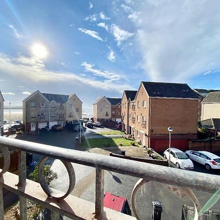 Sea Escape The Tardiis Beachfront Location Aberavon Beach Sea Views Driveway Parking Port Talbot Exterior foto