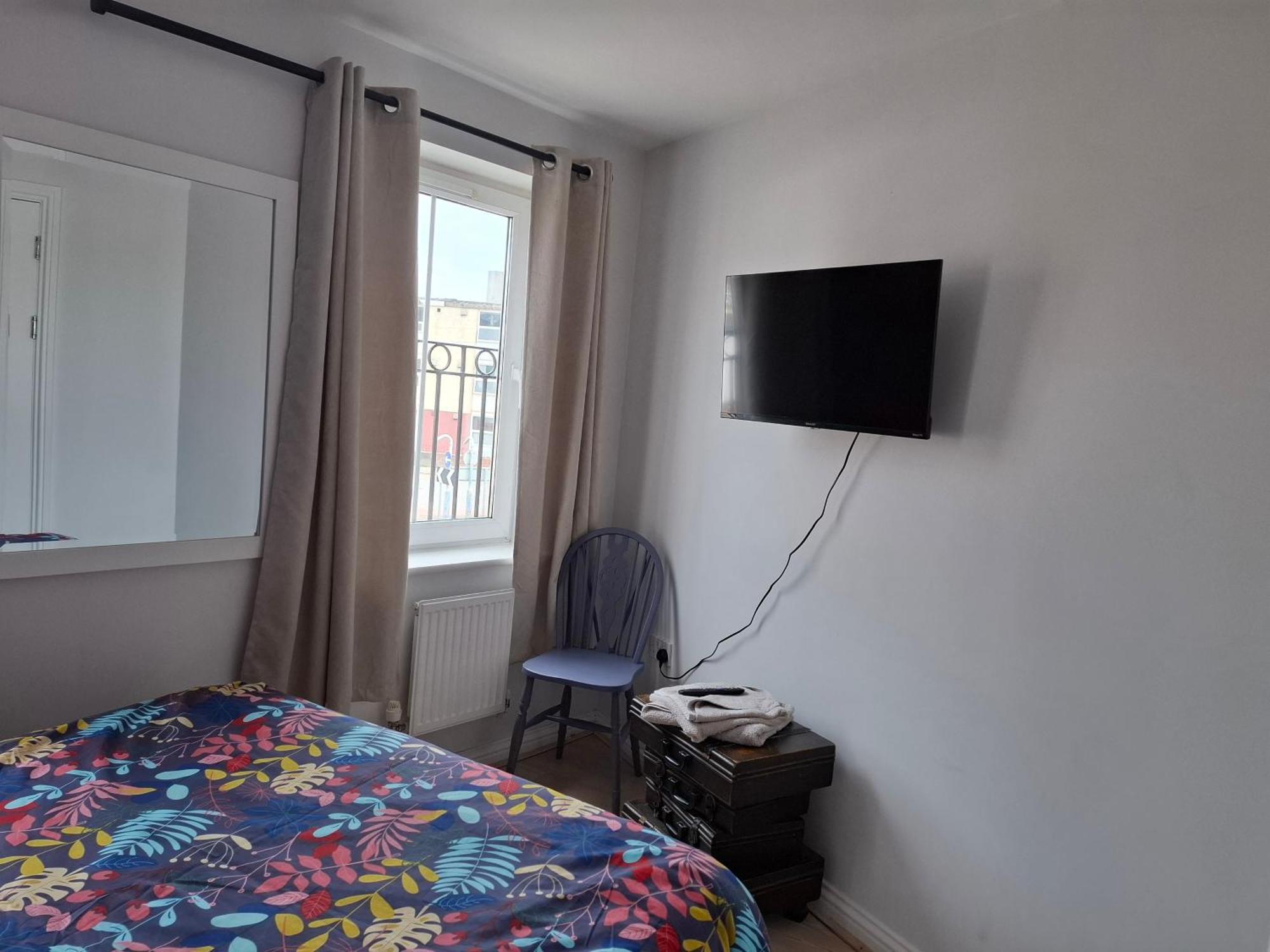 Sea Escape The Tardiis Beachfront Location Aberavon Beach Sea Views Driveway Parking Port Talbot Exterior foto